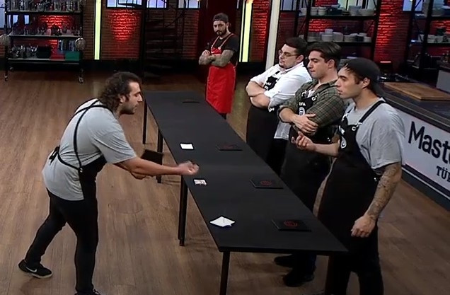 Emir ile Barbaros birbirine girdi MasterChefte gergin anlar...