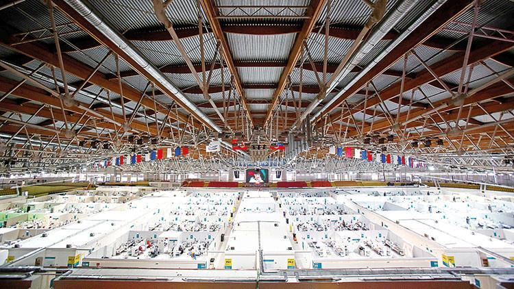 BUZ PİSTİ HASTANEYE ÇEVRİLDİ BUZ PİSTİ HASTANEYE ÇEVRİLDİ