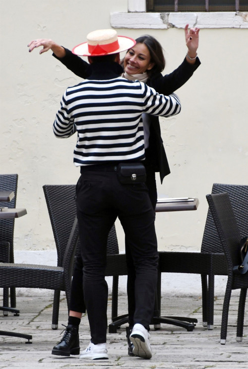 GONDOLUYLA GEZDİ, ONA AŞIK OLDU