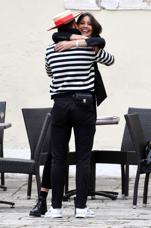 İLİŞKİ KALDIĞI YERDEN DEVAM EDİYOR İLİŞKİ KALDIĞI YERDEN DEVAM EDİYOR