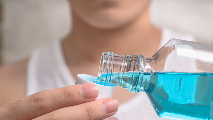 Ağız gargaraları koronavirüse karşı gerçekten etkili mi