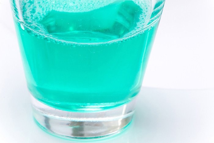 Ağız sağlığını iyileştirmek için gargara yapabilirsiniz