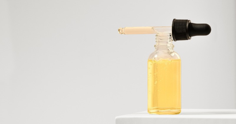 Retinol, ciltte hyaluronik asit ve kolajen miktarını artırıyor