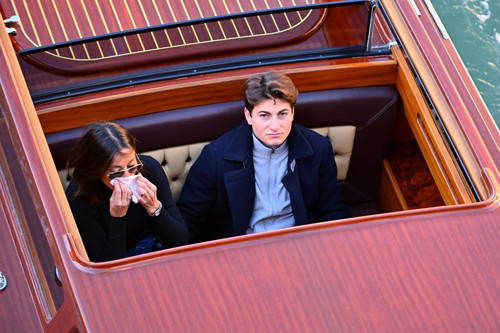 GENÇ SEVGİLİ BİRAZ RAHATSIZ OLDU GENÇ SEVGİLİ BİRAZ RAHATSIZ OLDU