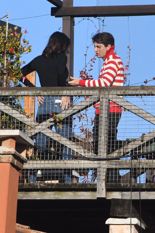 ROMANTİZMİN KEYFİNİ ÇIKARIYORLAR ROMANTİZMİN KEYFİNİ ÇIKARIYORLAR