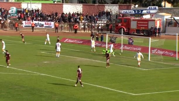 ELİNDEN KAÇAN TOP BACAKLARININ ARASINDAN GOL OLMUŞTU