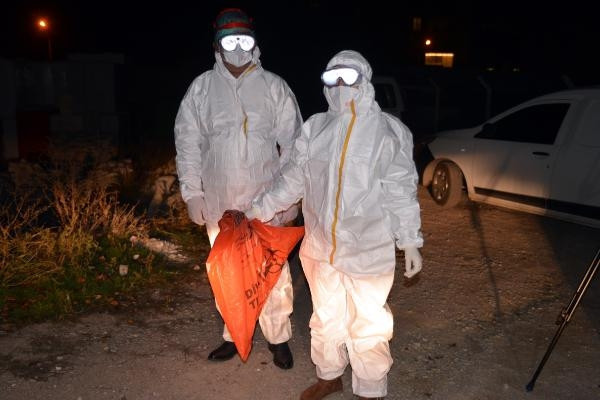 Son dakika.. Ankarada moloz arasından çıkan tüpler virüs şüphesi yarattı İncelenmek üzere laboratuvara götürüldü..
