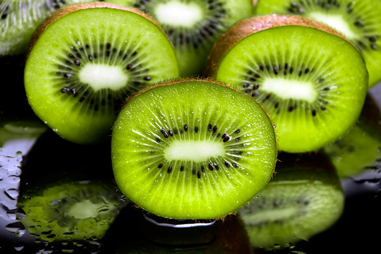 Kivi ve diğer tropik meyveler