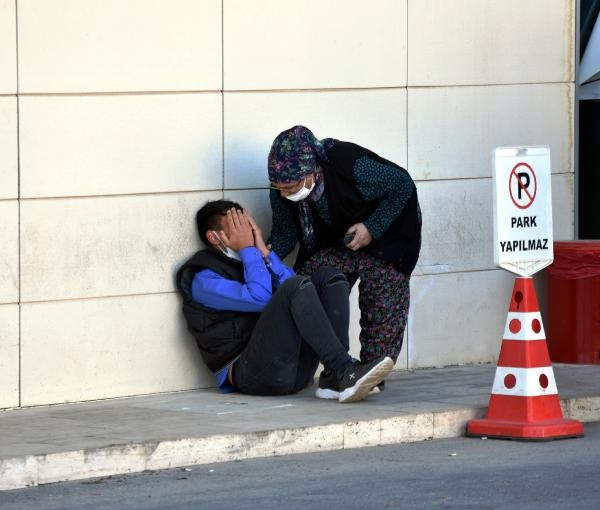 Antalyada 3 kişinin lüks cipte ölümü  3 kişinin cenazeleri alınırken yakınları gözyaşlarına boğuldu