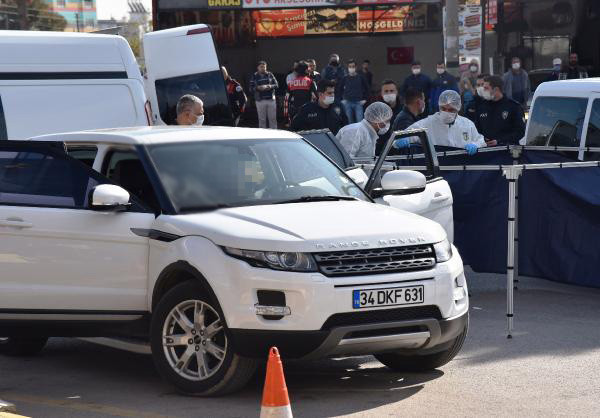 Antalyada 3 kişinin lüks cipte ölümü  3 kişinin cenazeleri alınırken yakınları gözyaşlarına boğuldu