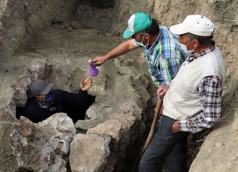 Son dakika haberler... Bu gelenek bir asırdır devam ediyor İsimlerini yazıp kuyuya atıyorlar...