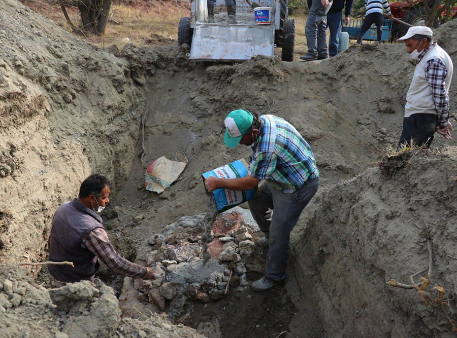 Son dakika haberler... Bu gelenek bir asırdır devam ediyor İsimlerini yazıp kuyuya atıyorlar...