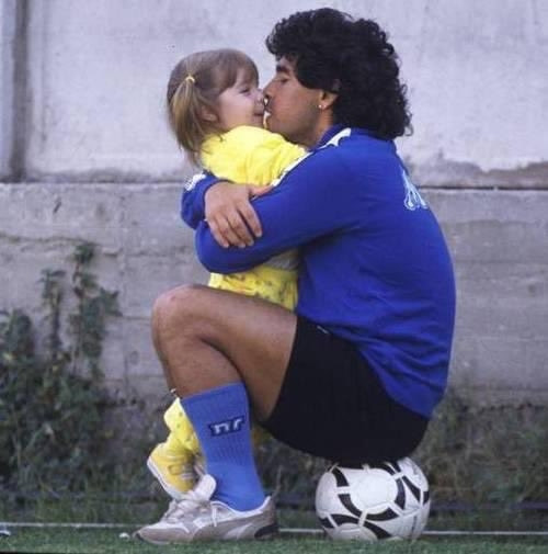 Babası olmadan ilk kez maça gitti Diego Maradonanın kızı Dalma Maradonanın en zor maçı