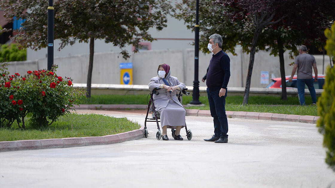 65 yaş üstü sokağa çıkma yasağı ne zaman, saat kaçta 65 yaş üstü sokağa çıkma yasağı saatleri genelgede yayımlandı