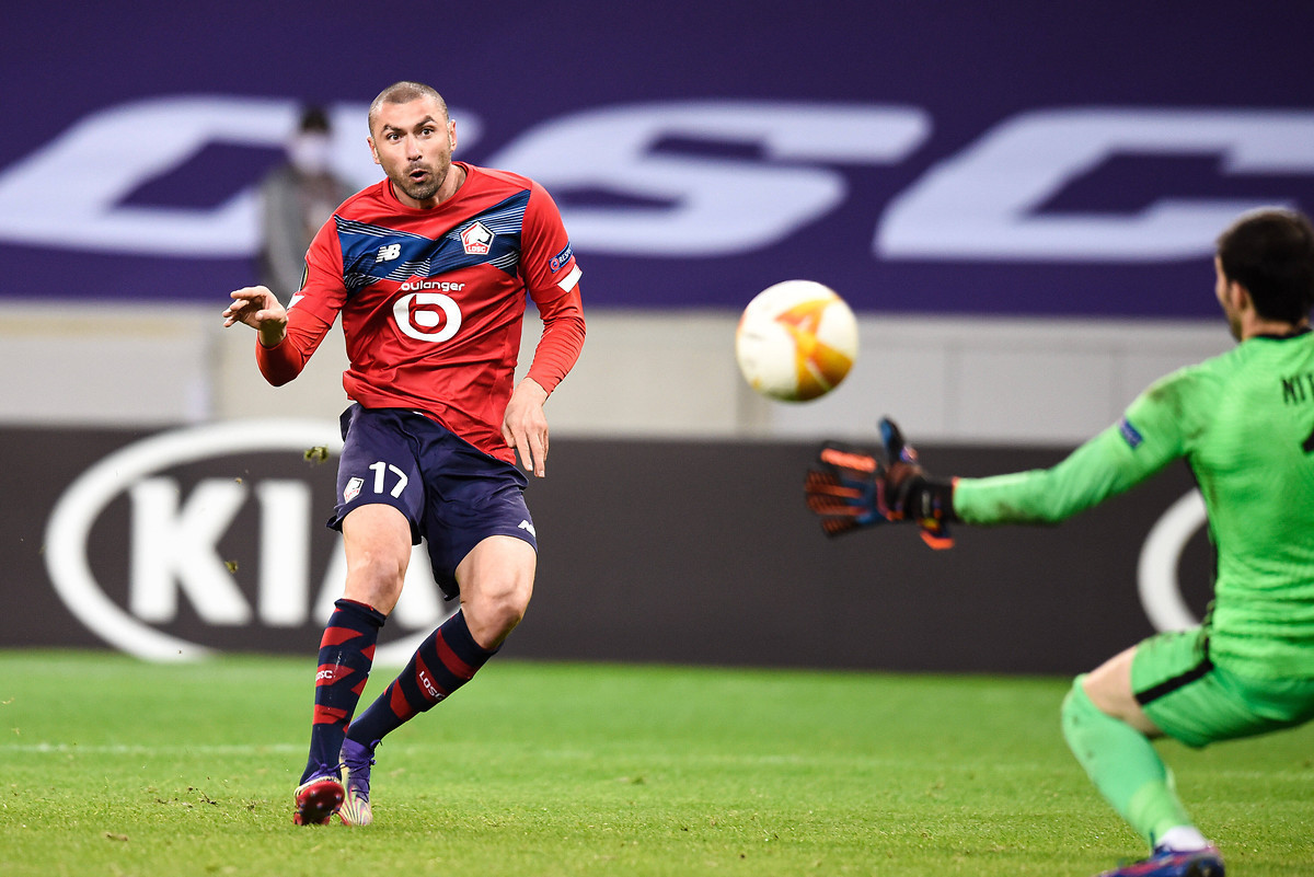 SONRADAN GİRDİ VE MAÇI ALDI