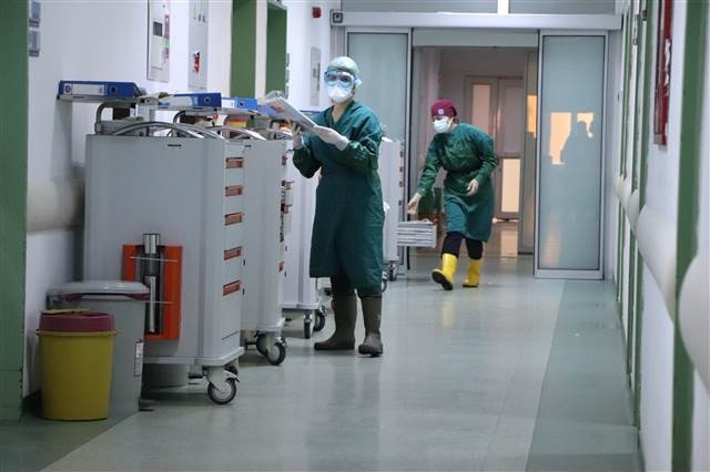 Son dakika haberler: Yoğun bakım hemşiresi bu sözlerle uyardı.. Koronavirüs hastalarının son sözlerini böyle anlattı..  Ağlatan istekler