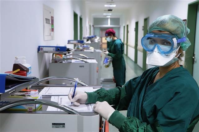 GERÇEKTEN AĞLIYORUZ