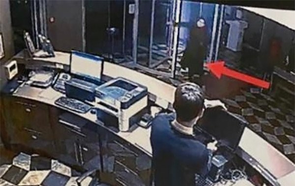 Son dakika haberleri... İstanbul Beyoğlunda bir otelde skandal Çırılçıplak soyunan kadın gözaltına alındı...