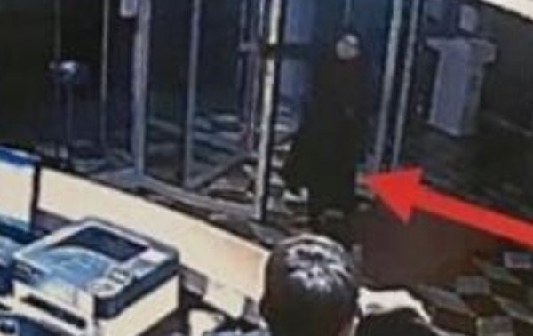 Son dakika haberleri... İstanbul Beyoğlunda bir otelde skandal Çırılçıplak soyunan kadın gözaltına alındı...