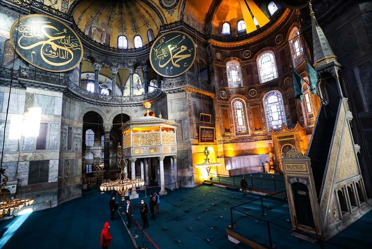 Cumhurbaşkanı Erdoğan Ayasofya Camisine hat tablosu bağışladı