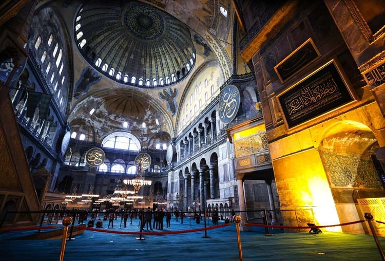 Cumhurbaşkanı Erdoğan Ayasofya Camisine hat tablosu bağışladı