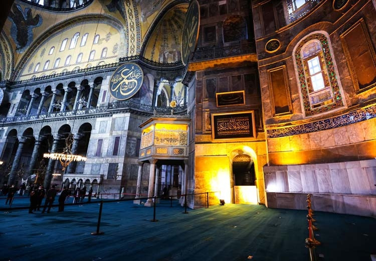 Cumhurbaşkanı Erdoğan Ayasofya Camisine hat tablosu bağışladı