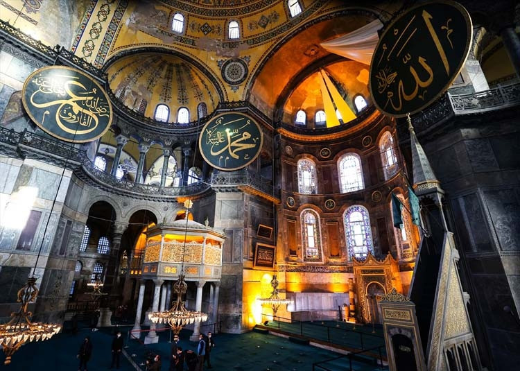 Cumhurbaşkanı Erdoğan Ayasofya Camisine hat tablosu bağışladı