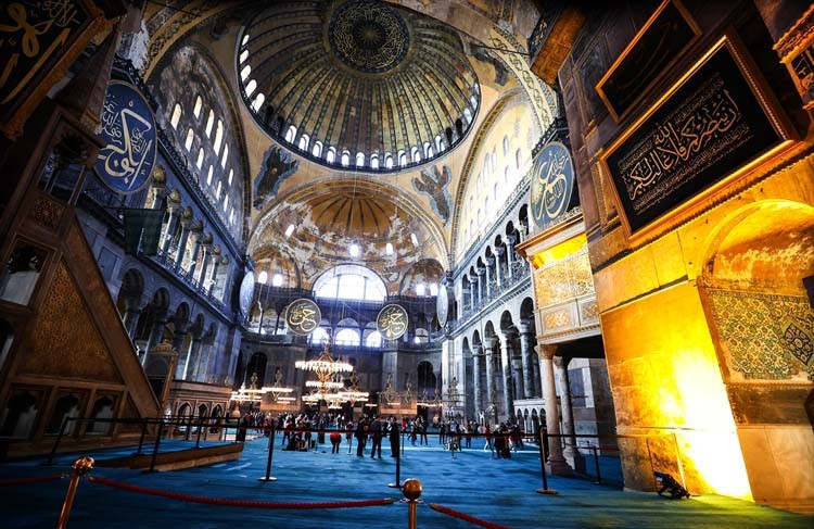 Cumhurbaşkanı Erdoğan Ayasofya Camisine hat tablosu bağışladı