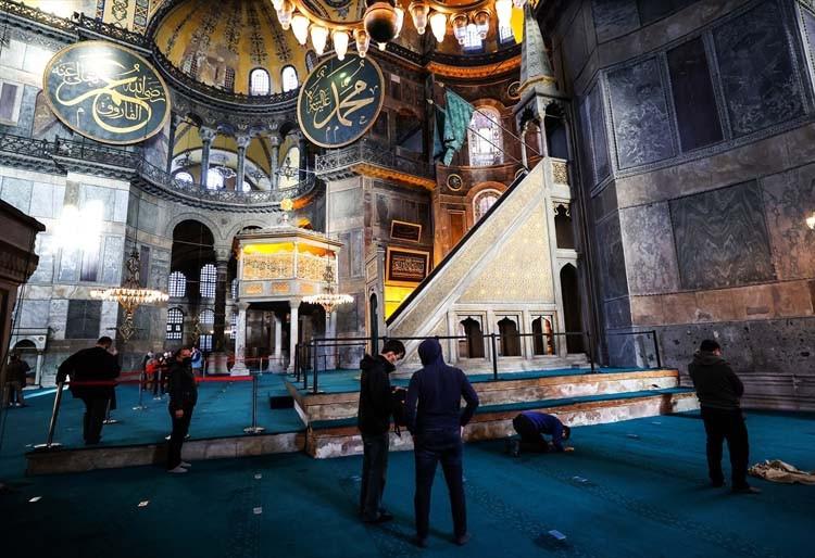 Cumhurbaşkanı Erdoğan Ayasofya Camisine hat tablosu bağışladı