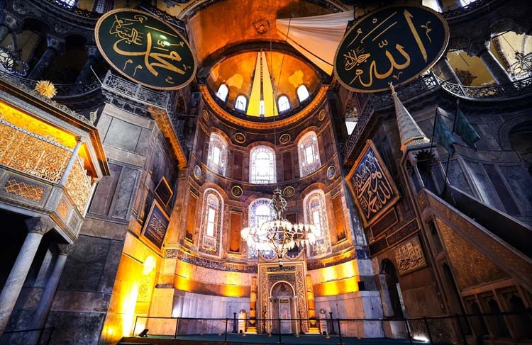 Cumhurbaşkanı Erdoğan Ayasofya Camisine hat tablosu bağışladı
