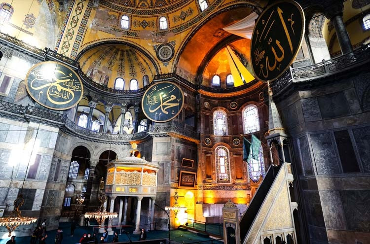 Cumhurbaşkanı Erdoğan Ayasofya Camisine hat tablosu bağışladı