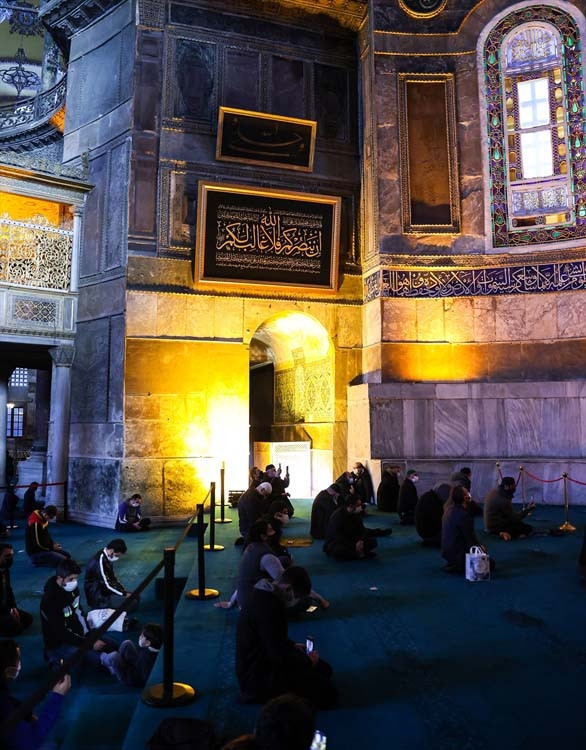 Cumhurbaşkanı Erdoğan Ayasofya Camisine hat tablosu bağışladı