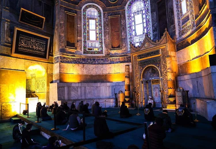 Cumhurbaşkanı Erdoğan Ayasofya Camisine hat tablosu bağışladı