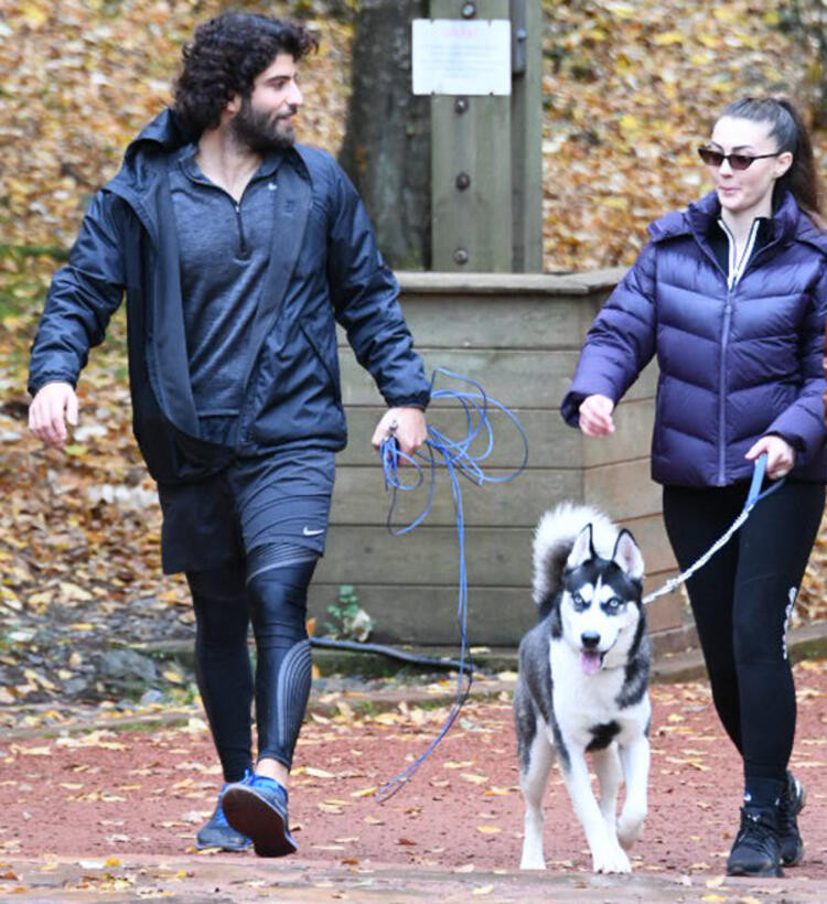 Oyuncu Burcu Özberk, Murat Kazancıoğlu aşkı belgelendi