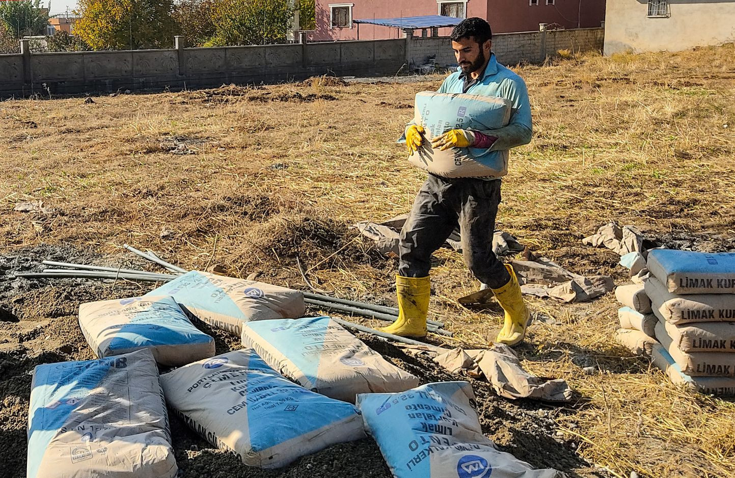 İŞSİZ KALSA DA HAYALİNDEN VAZGEÇMEDİ