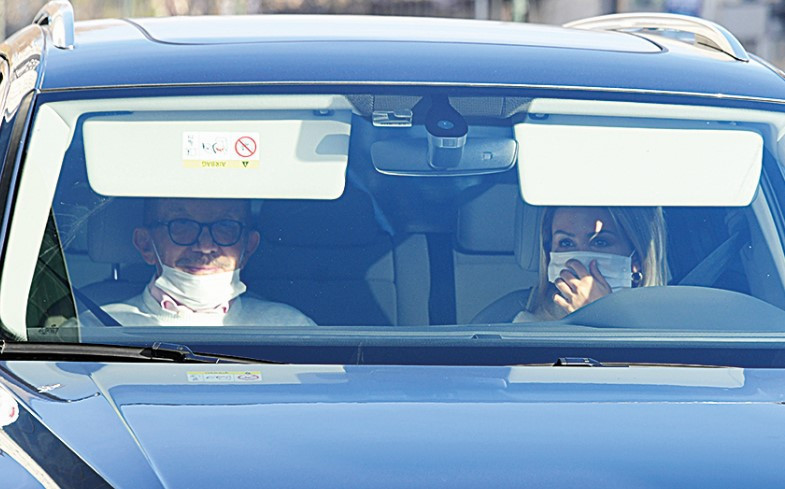 Direksiyon genç sevgilide Direksiyon genç sevgilide