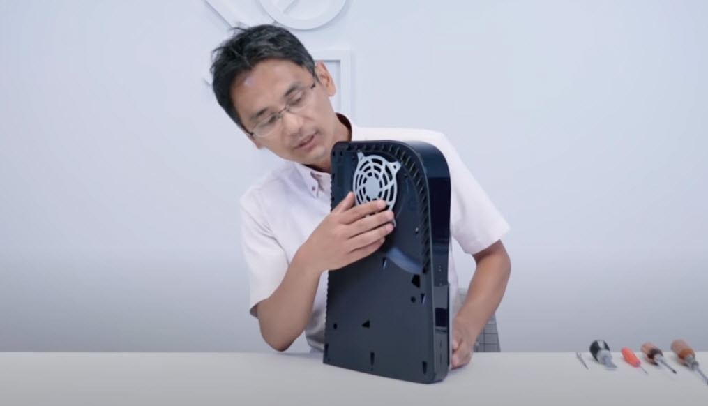 PlayStation 5 parçalarına ayrıldı İçinden bakın neler çıktı