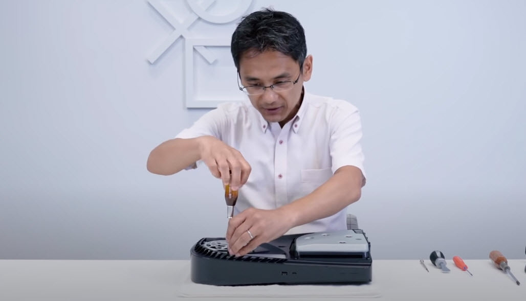 PlayStation 5 parçalarına ayrıldı İçinden bakın neler çıktı