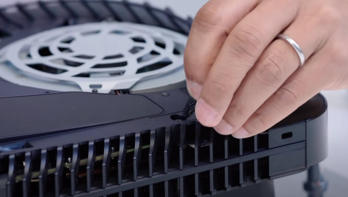 PlayStation 5 parçalarına ayrıldı İçinden bakın neler çıktı