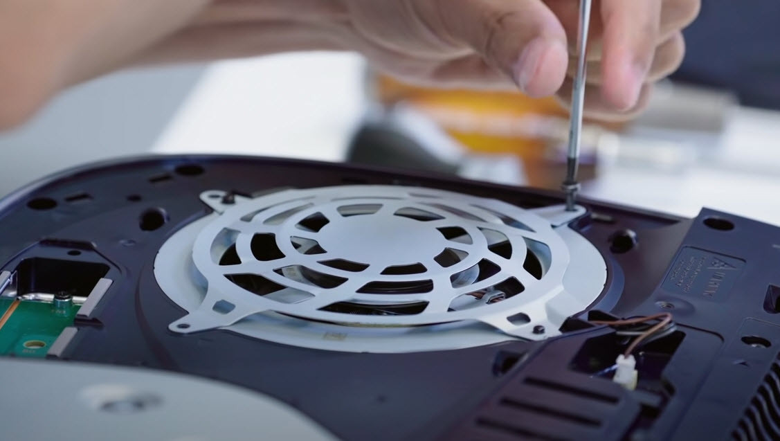 PlayStation 5 parçalarına ayrıldı İçinden bakın neler çıktı