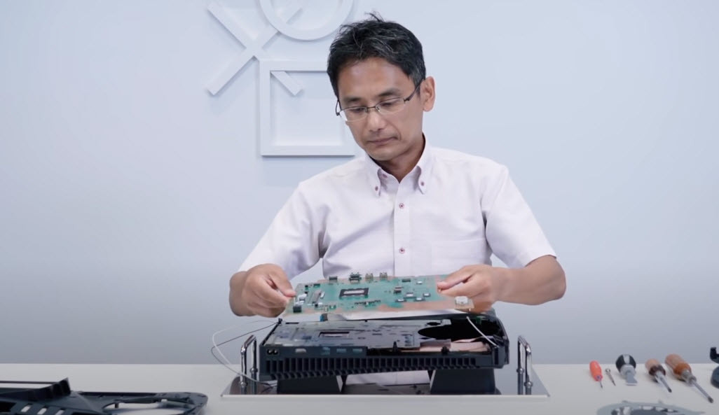 PlayStation 5 parçalarına ayrıldı İçinden bakın neler çıktı