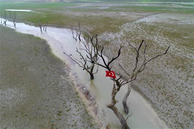 Sazlıdere Barajı’nda korkutan manzara