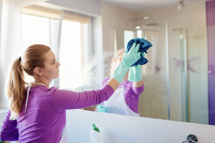 Banyo aynalarının buğulanmasını önleyin