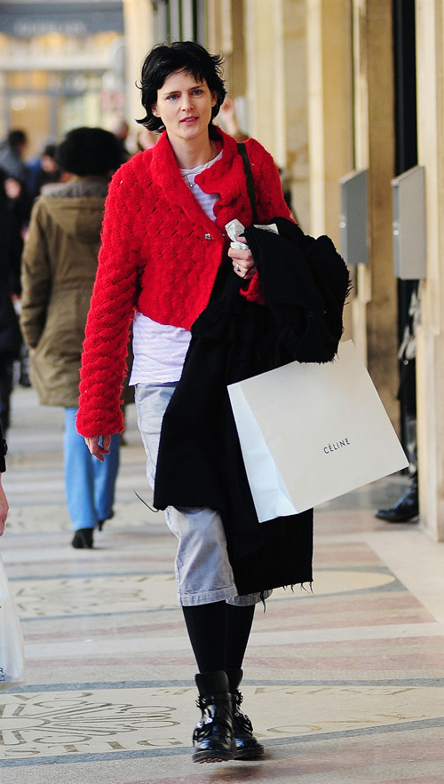 Moda dünyasının acı günü: Ünlü model evinde ölü bulundu