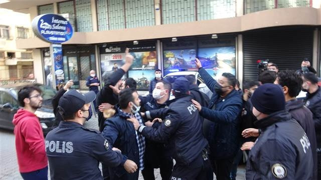 Öğretim görevlisini yakarak öldürdü, çevredekiler linç etmeye kalkıştı
