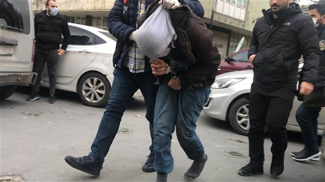 Öğretim görevlisini yakarak öldürdü, çevredekiler linç etmeye kalkıştı