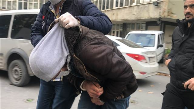Öğretim görevlisini yakarak öldürdü, çevredekiler linç etmeye kalkıştı