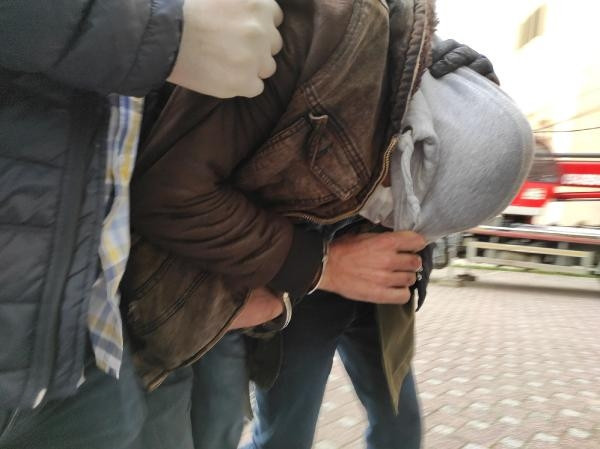 Öğretim görevlisini yakarak öldürdü, çevredekiler linç etmeye kalkıştı