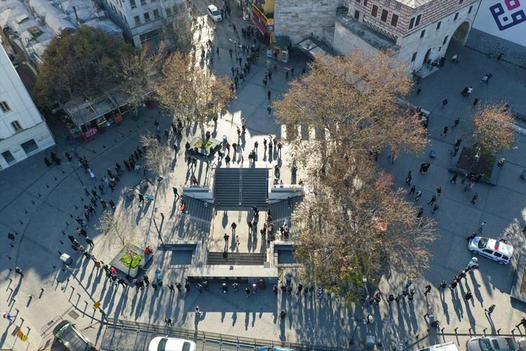 Nimet Abla Gişesi önünde sonu gelmeyen kuyruk