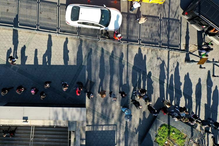 Nimet Abla Gişesi önünde sonu gelmeyen kuyruk